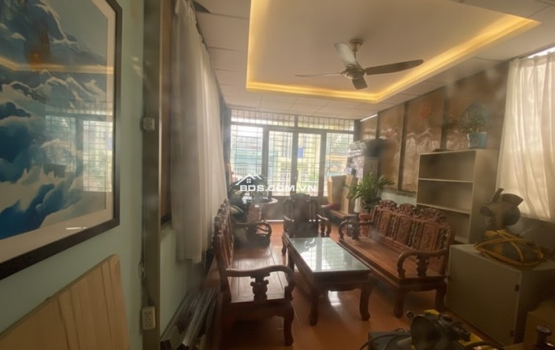 Q.8 / Đường trước nhà 10m / 4m x 15m / 8.x TỶ / 3 TẦNG / MTKD ĐỈNH / ĐƯỜNG 10M...O918.846..6O8...